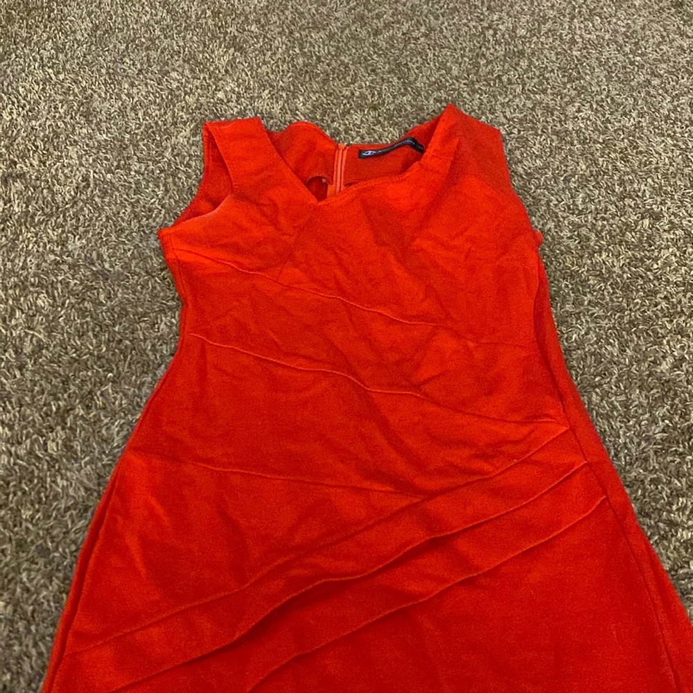 Slim fitting red dress. I’m great condition